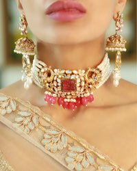 Elegant Amaara Choker: A Timeless Blend of Tradition and Glamour