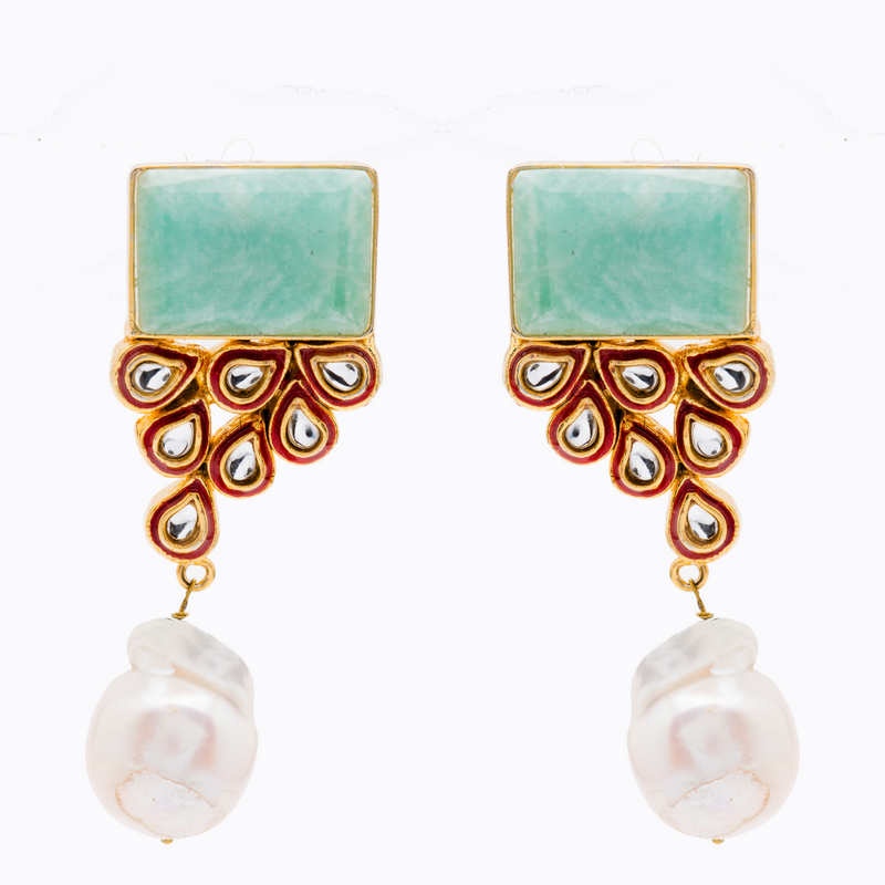 Akara Earrings: Elegant Gold-Plated Earrings with Exquisite Stones